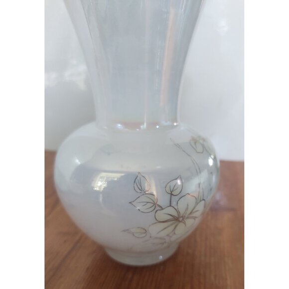 Vintage Painted Iridescent White Vase Hand Blown signed by artist 7 1/4" - Picture 9 of 11